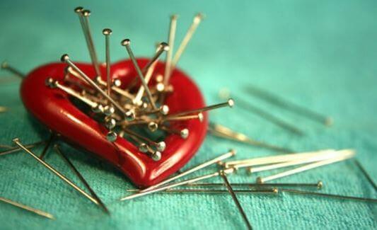 釘だらけのハート