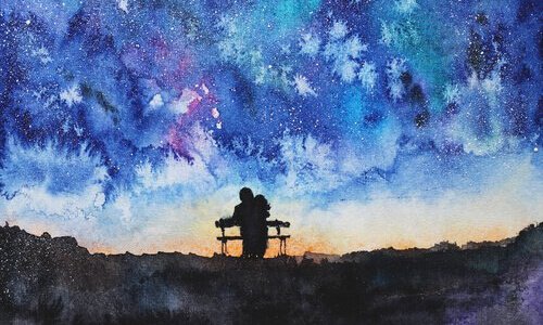 夜空にたたずむ影