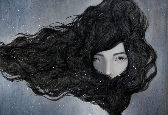 長い髪の女性の顔