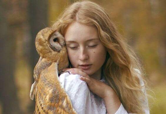 フクロウと少女
