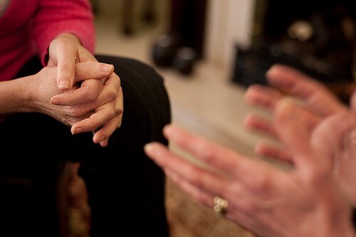 話し合う二人の人