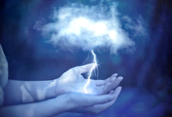 手のひらの上の雷