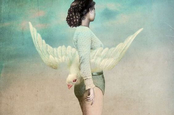 鳥をわきに抱えた女性