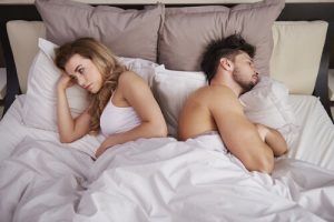カップルは同じベッドに寝るべきじゃない?