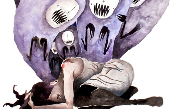 見知らぬ恐怖に迫られかがみこむ女性