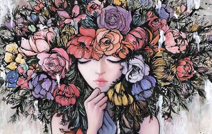 バラの花の頭の少女