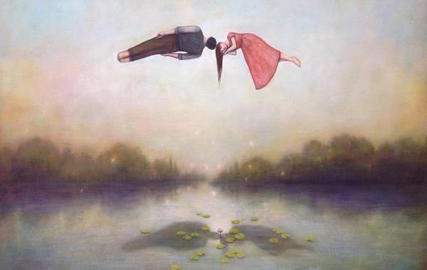 宙に浮かんで眠る男女