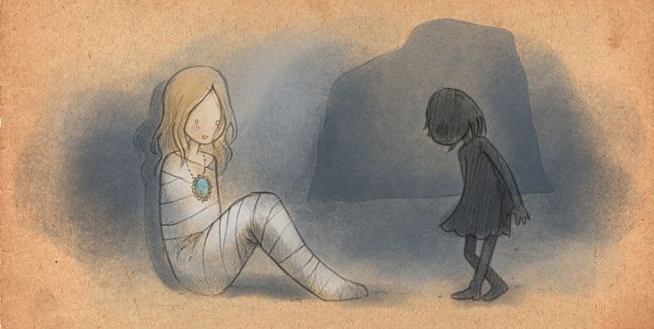 ミイラの女性に近づく少女