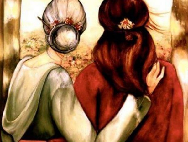 寄り添う母と娘の後ろ姿