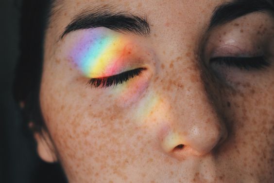 瞼に映る虹