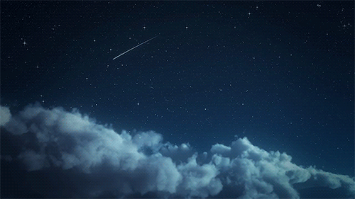 雲の上の流れ星