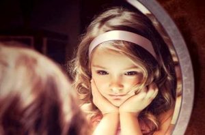 小さな大人:子供はすべてを理解している