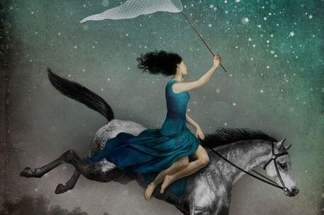 馬に乗って夜空をかける女性