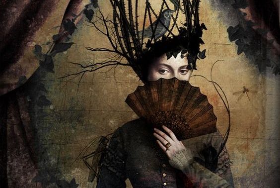 頭が鳥かごの女性