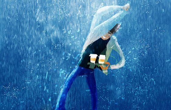 雨の中コーヒーを運ぶ男性