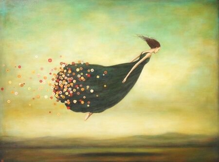 空飛ぶ女性
