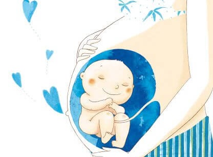 母親のおなかの中でほほ笑む赤ちゃん