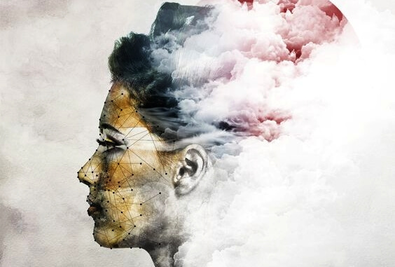 雲に紛れる女性の顔