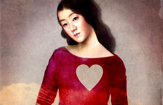 ハートが抜けた女性