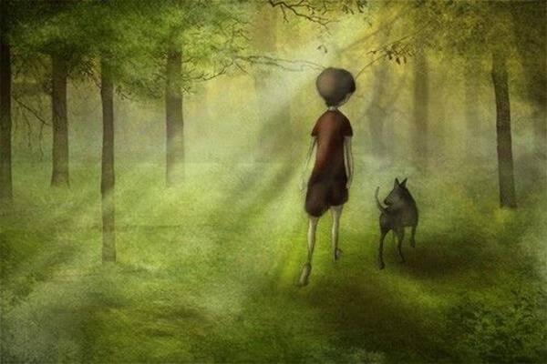 森を歩く犬と少年