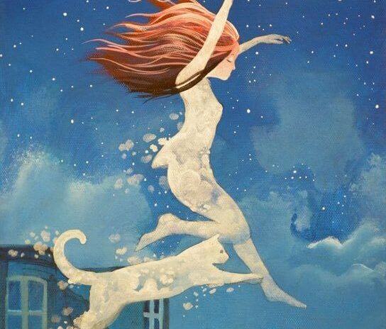 空を駆ける猫と女性