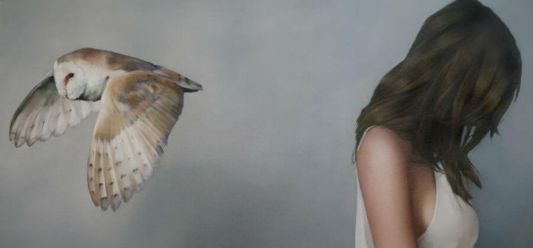 フクロウと女性