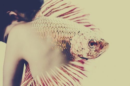 魚が生えた女性