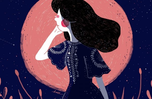 月夜に立つ女性