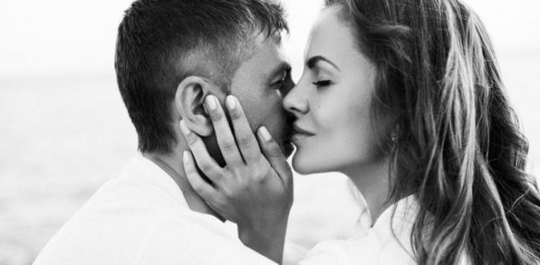 カップルささやき