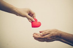 優しい態度を見せることで得られるもの