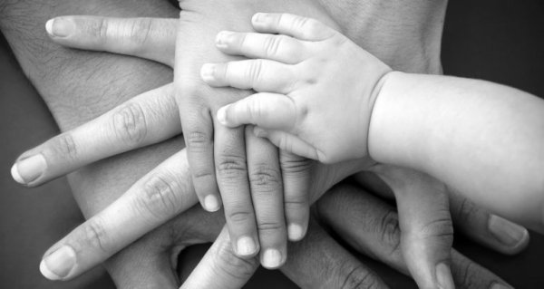 赤ちゃん、子供、大人の手