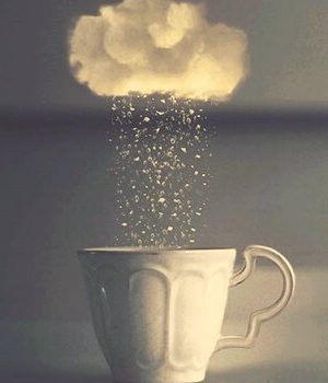 カップと雲