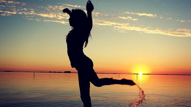 海でダンス