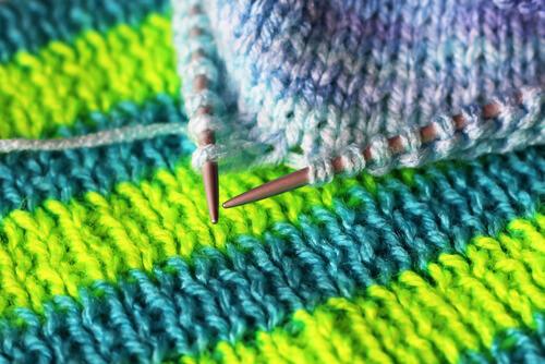 knitting_needles and yarn