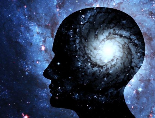 頭と宇宙の星々