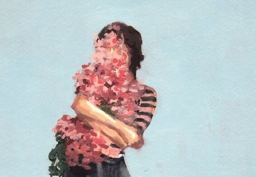 花を抱きしめる女性