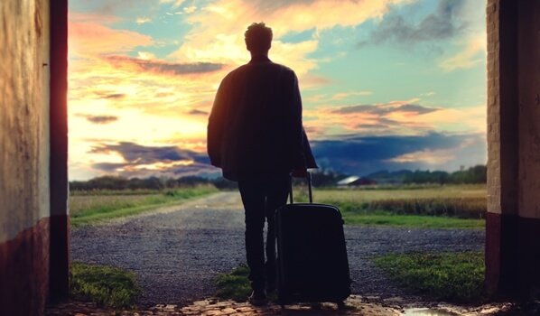 一人旅をする男性