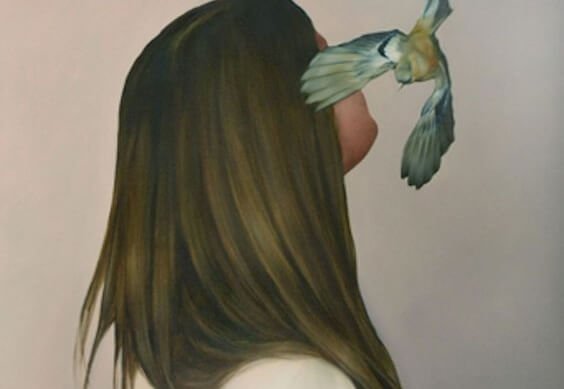 女性と鳥