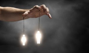 あなたを上手く操ろうとする人が使う7つの方法