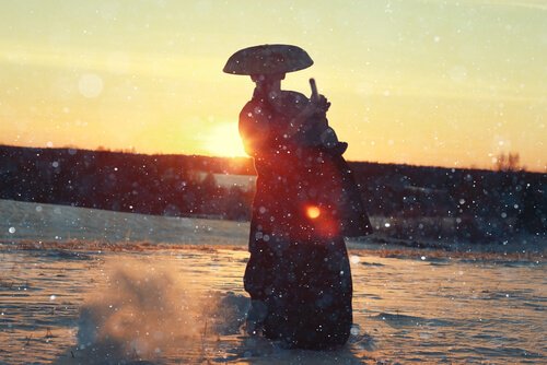 侍と夕陽