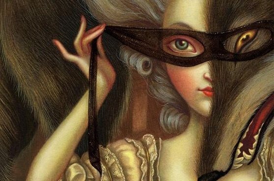 狼のマスクをした女性