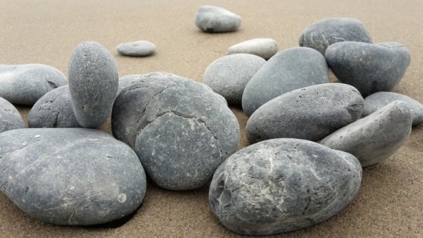 バラバラの石