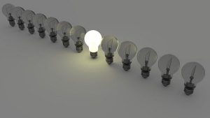 ヴィクトル・クッパーズと「電球効果」:なぜ態度は重要なのか?