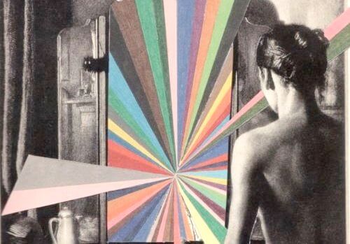 テレビを見る女性