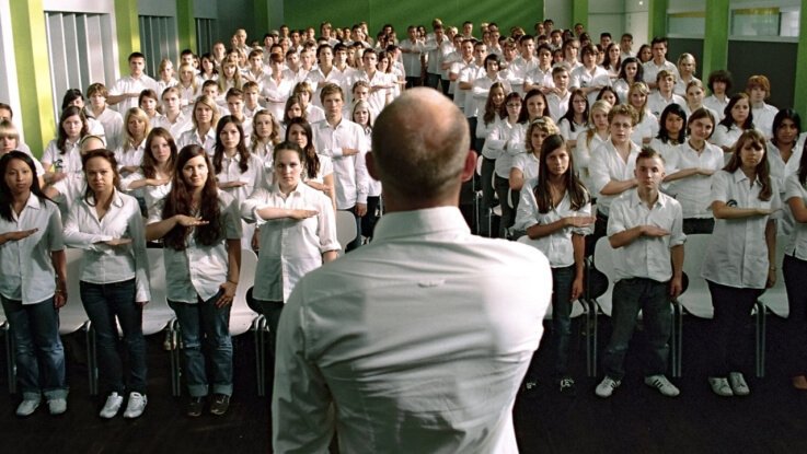 恐怖で人を支配する