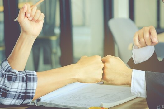 体の触れ合いでのコミュニケーション