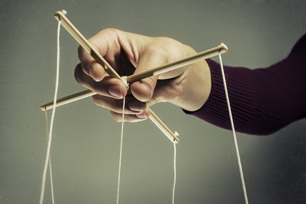 他人を操る方法