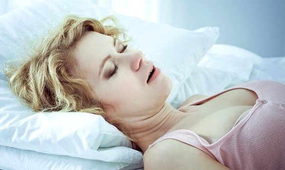 睡眠時無呼吸症：原因、警告サインと治療法