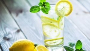 朝レモン湯を飲むメリットとは?