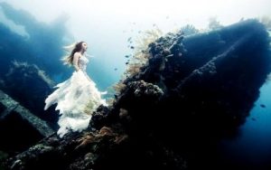 どん底まで落ちたら座ってないで這い上がれ!